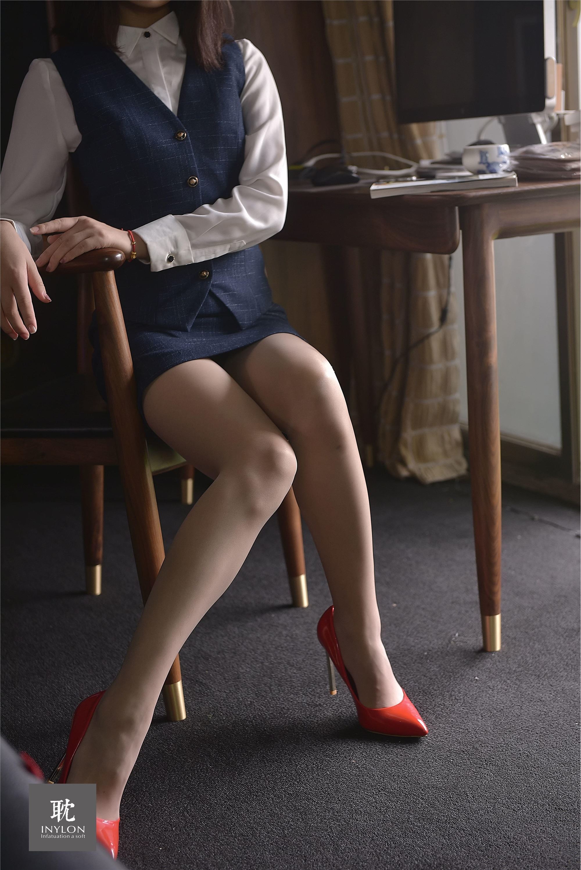 IESS异思趣向《普惠集242》- 模特：格格《主持人格格》